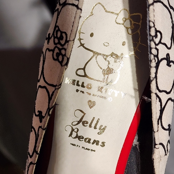 KELLO KITTY White Suede w/Apple & Kitty Head Pattern Platform Heels, size 6 - Picture 5 of 9